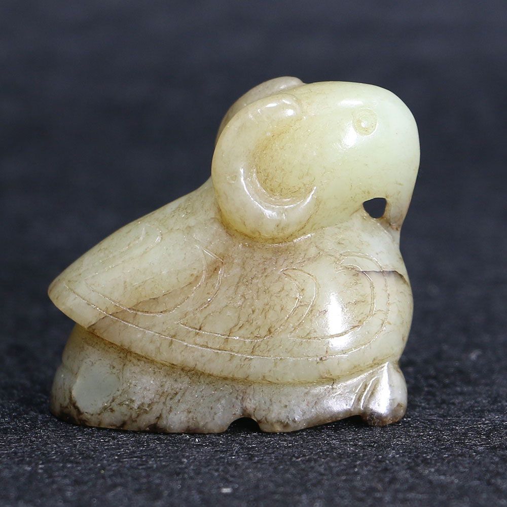 5.战国白玉神兽1尺寸2.6×3.2cm