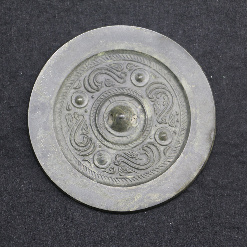 10.汉代铜镜1D8.3cm