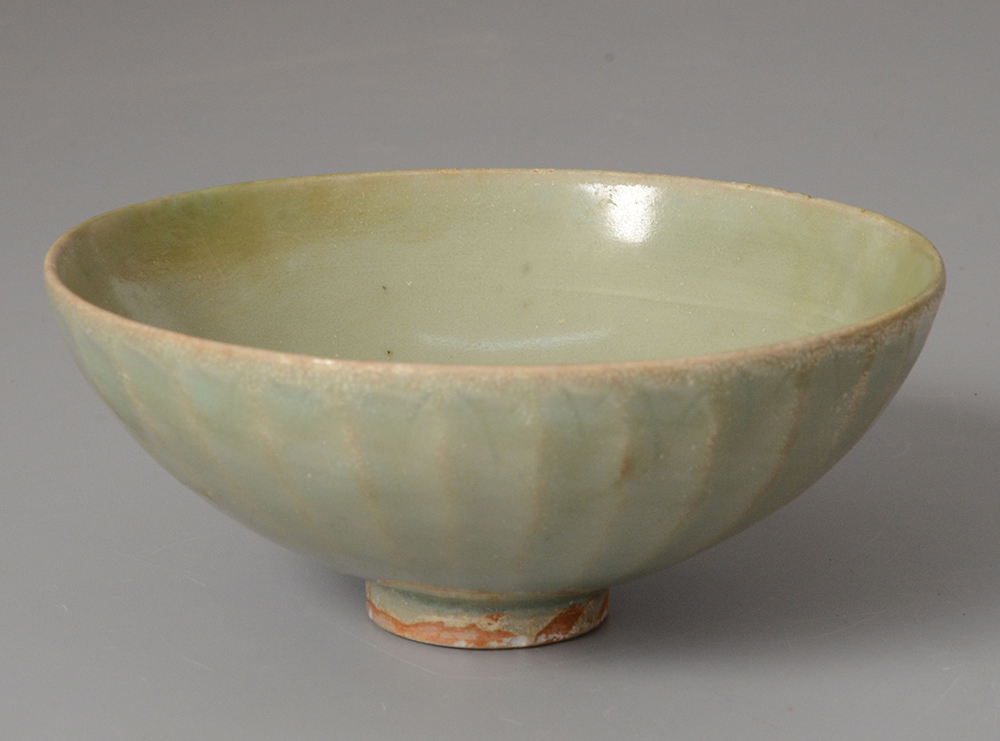 12.南宋龙泉窑青釉莲瓣纹碗1D16cm