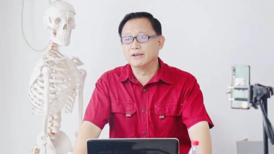 E:\赵旭东工作\文章图片\董博士开学.jpg董博士开学