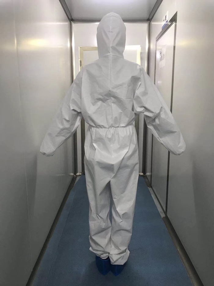 防护服背面