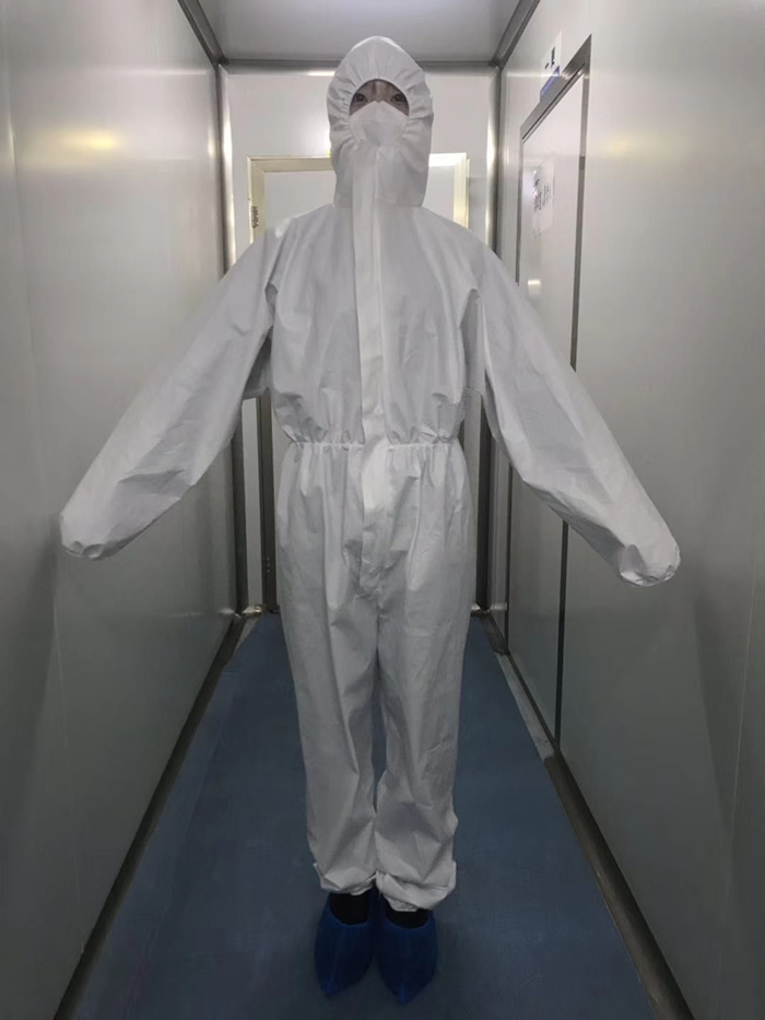 防护服正面