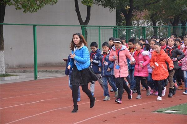 c28-1 长跑启动仪式及图文资料-昆山市石浦中心小学校