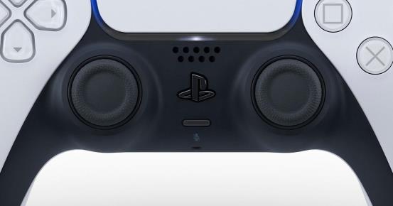 Yes-DualSense-the-PS5-controller-will-have-a-headphone-port