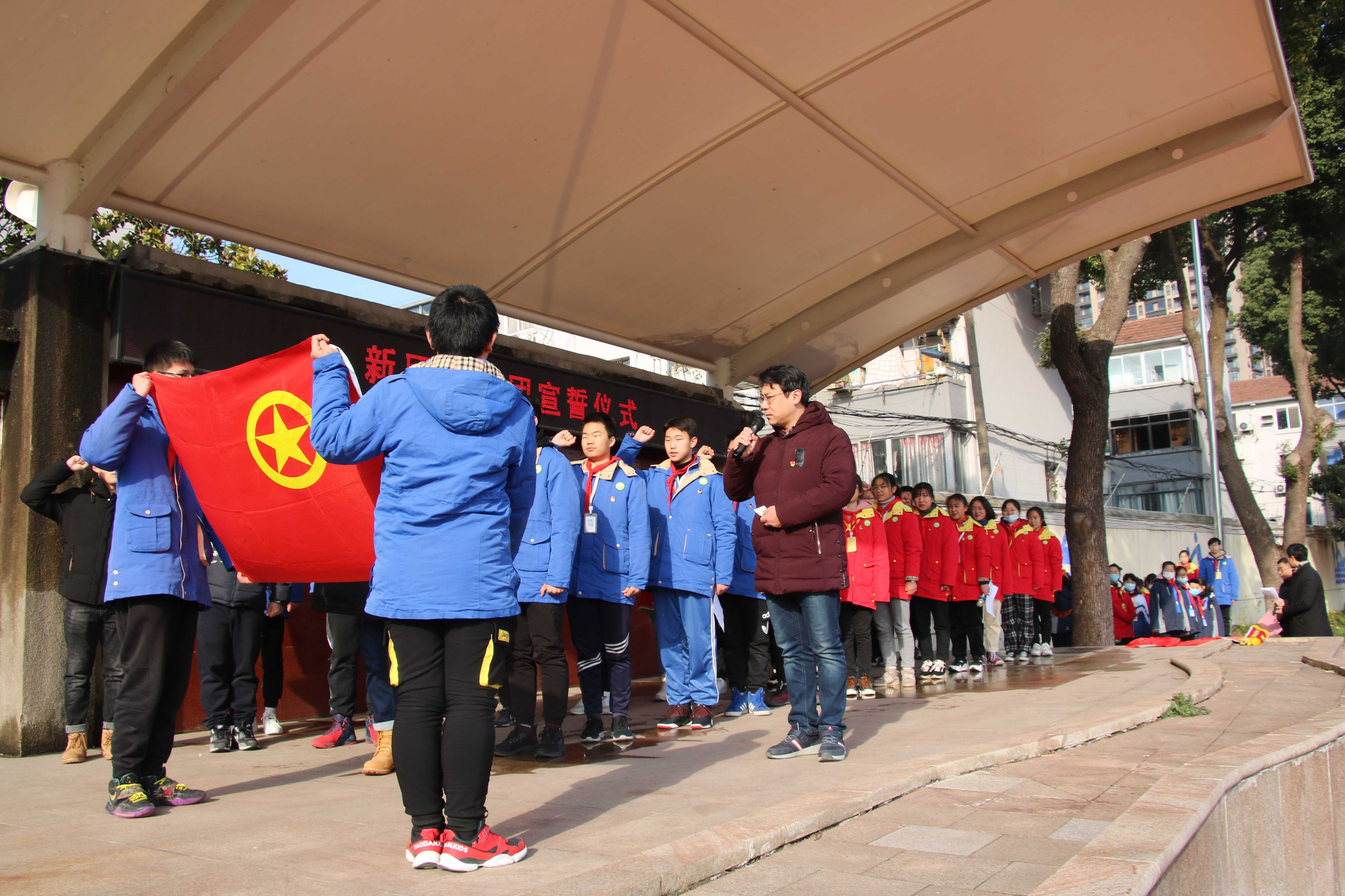 铭记一二61九青春再出发清名桥中学举行新团员入团宣誓仪式