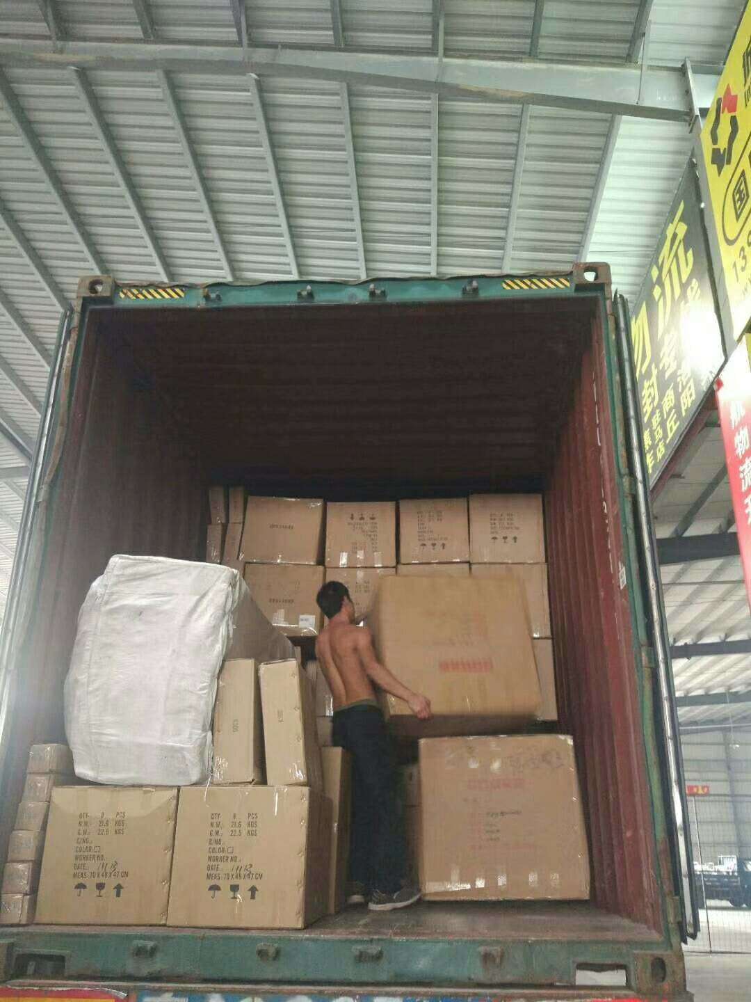 马来西亚货运代理装货现场2