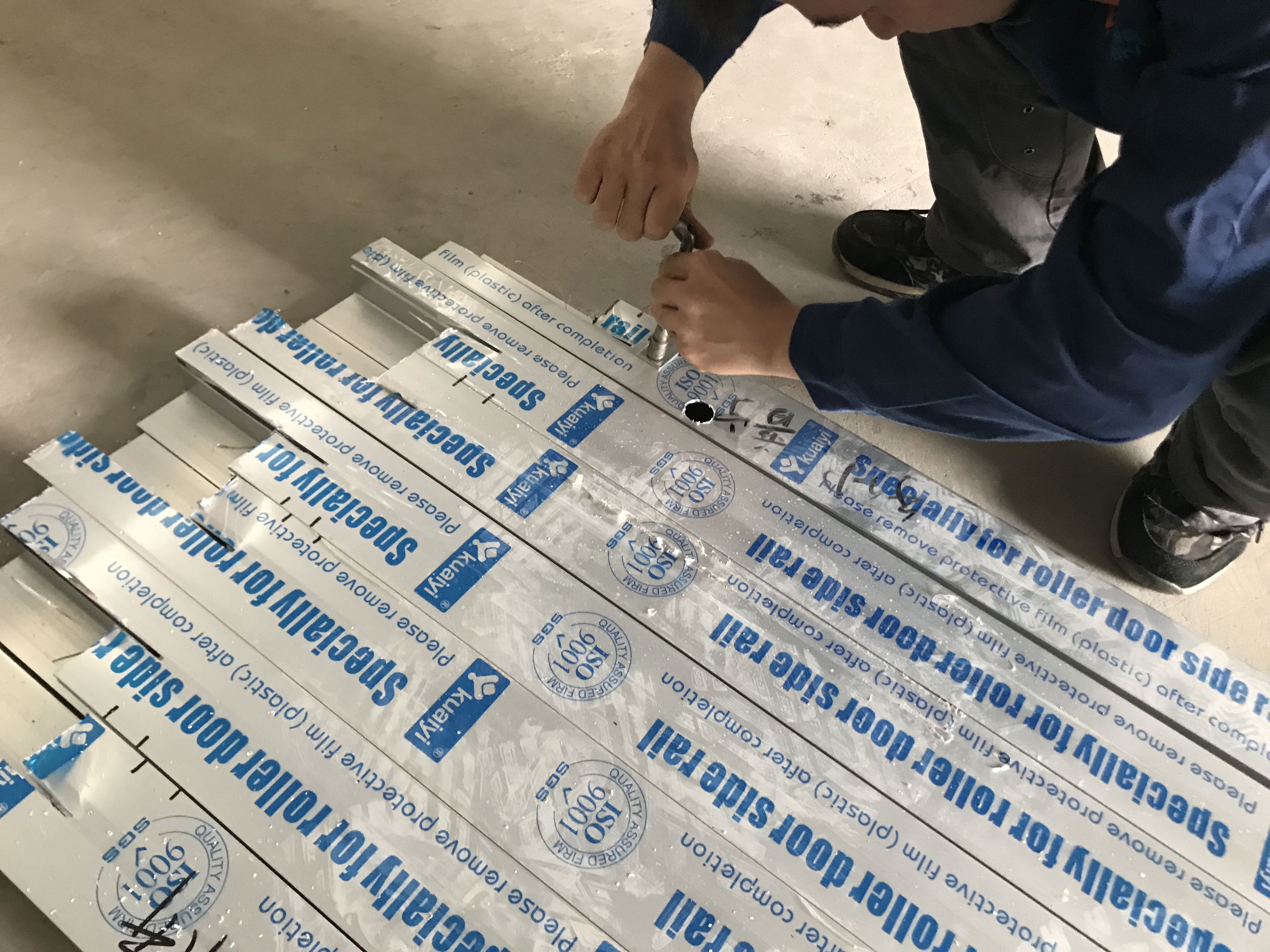 快意门业卷闸门配件导轨1