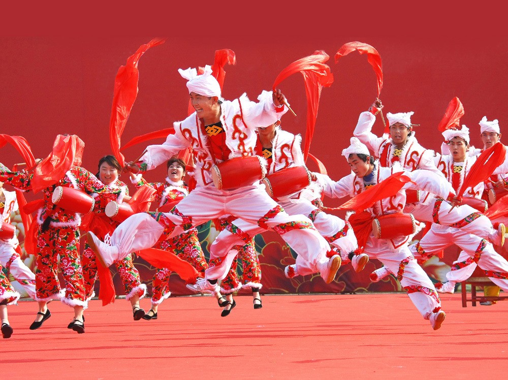 安塞腰鼓是流传在陕西省北部安塞县一带的一种民间广场群体艺术,展现