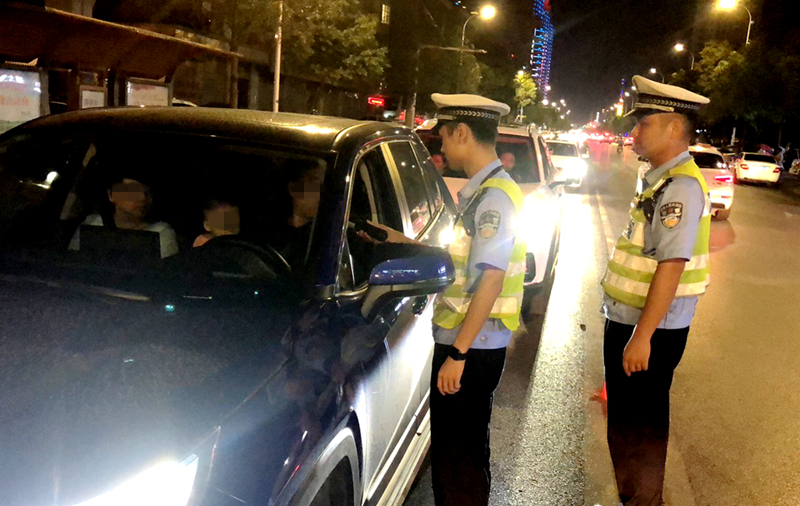常德交警直属一大队"三个常态"对酒驾违法保持严管高压态势-警察与