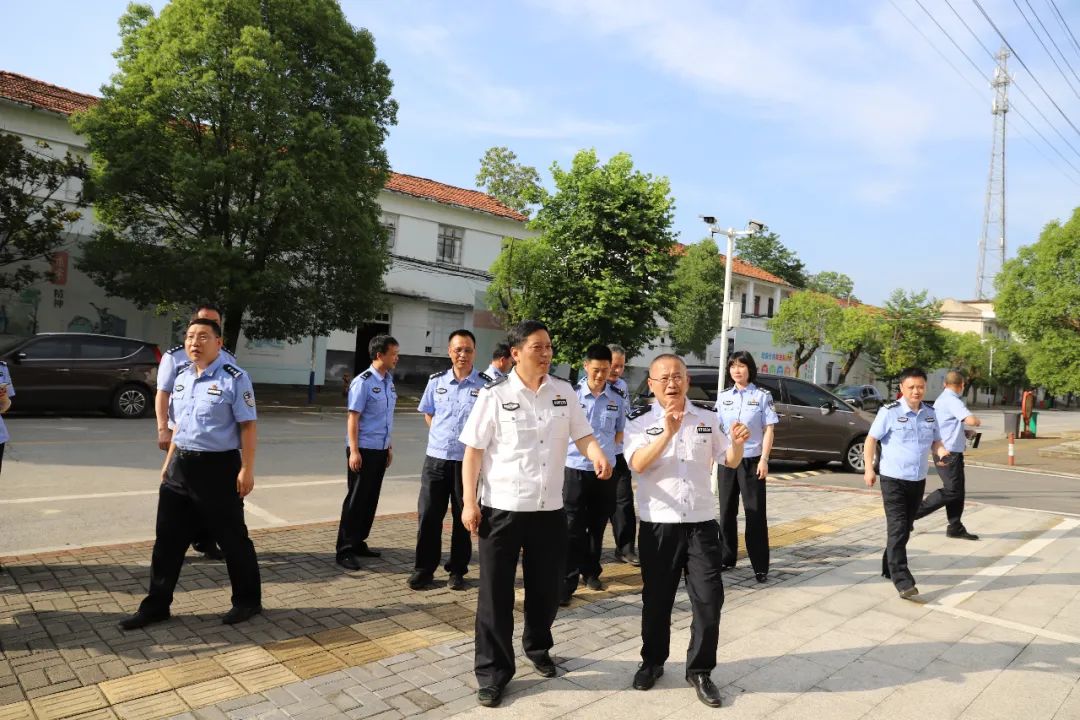 岳阳经开区公安湖南省公安厅人境局黄伟一行到经开区公安分局调研工作