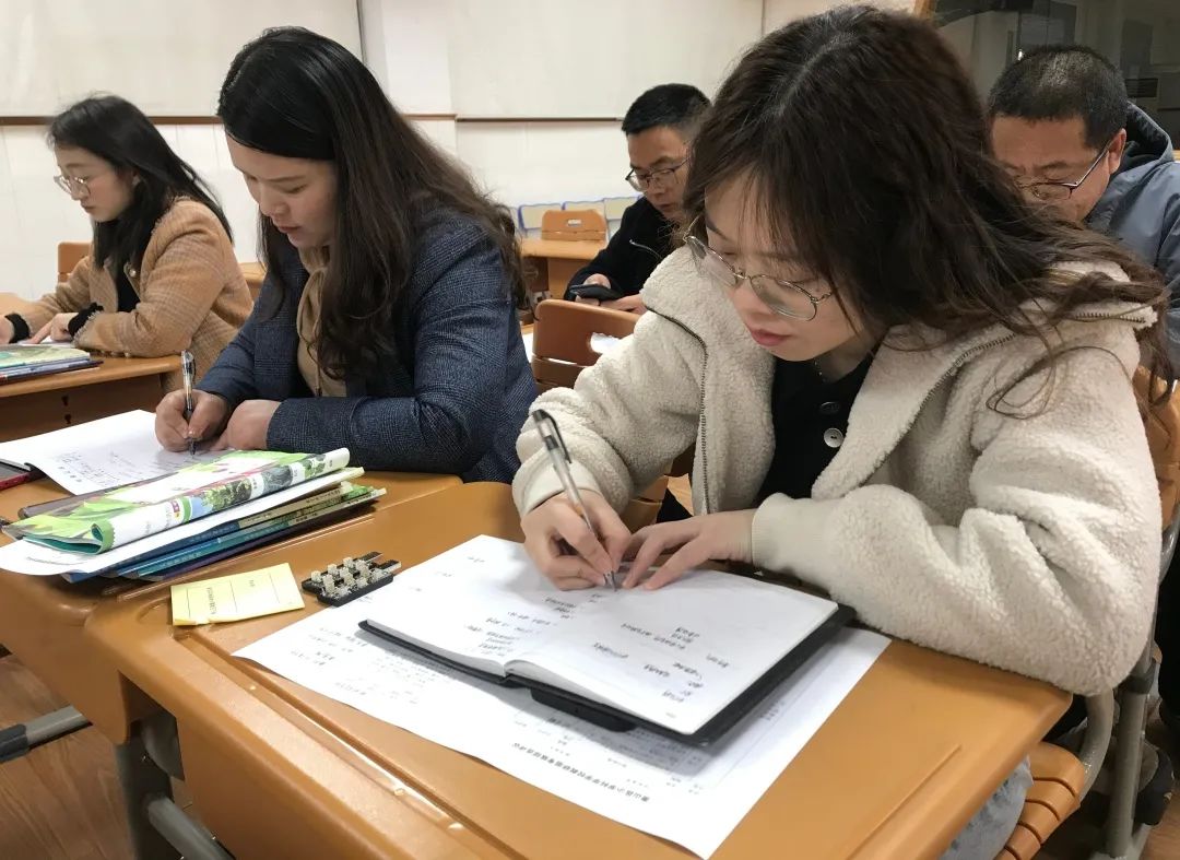 学校动态闻堰小学凝心聚力砥砺前行rn期初教研组会议