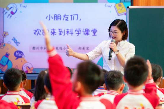 E:\科学教学\上虞区小学科学教师专业发展共同体\建个人专贴\2023年活动\2023年10月24-25日浙江省小学科学“关键问题解决”暨科学新课标主题研训活动\省科学关键问题报道照片精选1\磁铁1.jpg