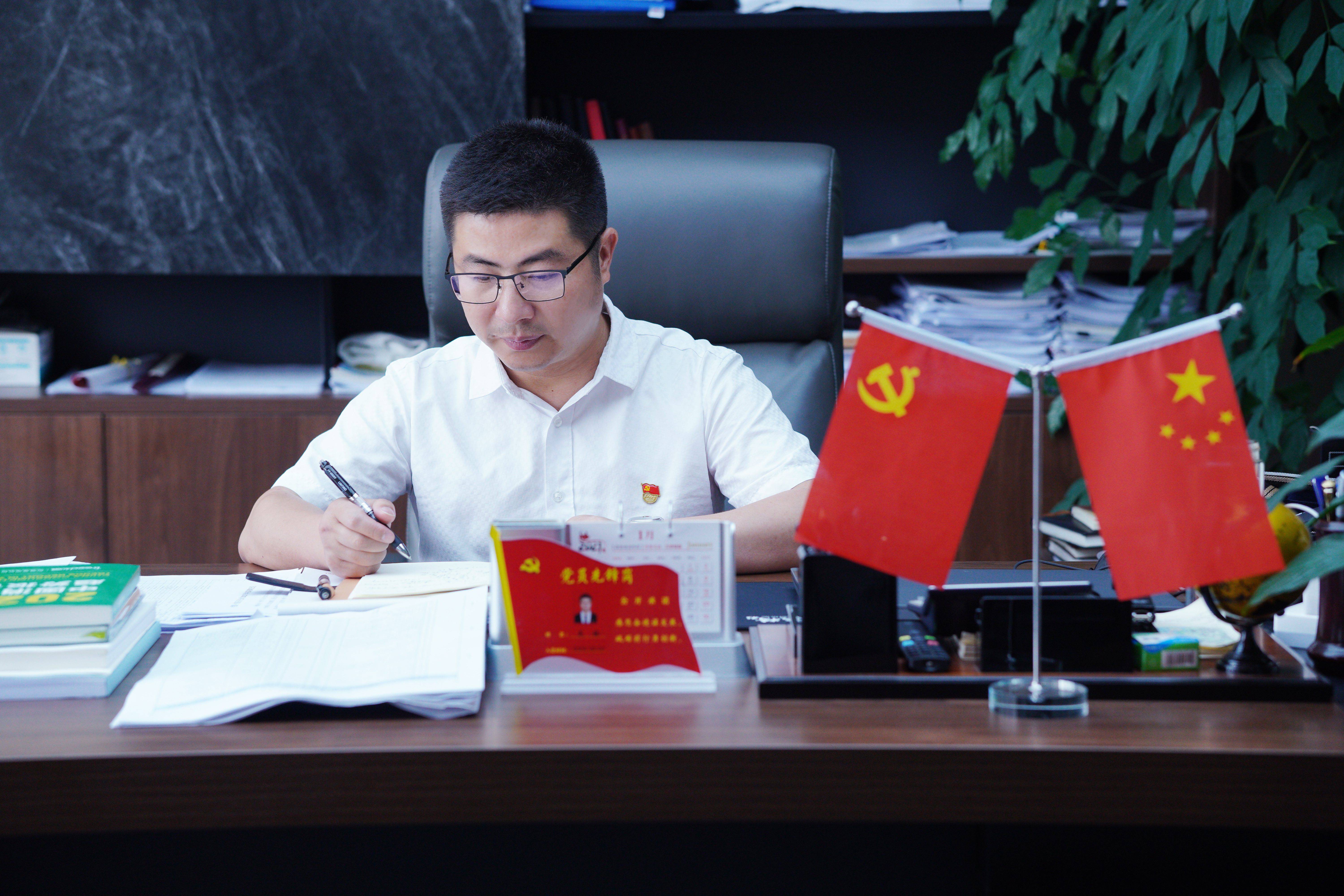 生资·贵天下公司龙林同志荣获全省优秀共产党员荣誉称号