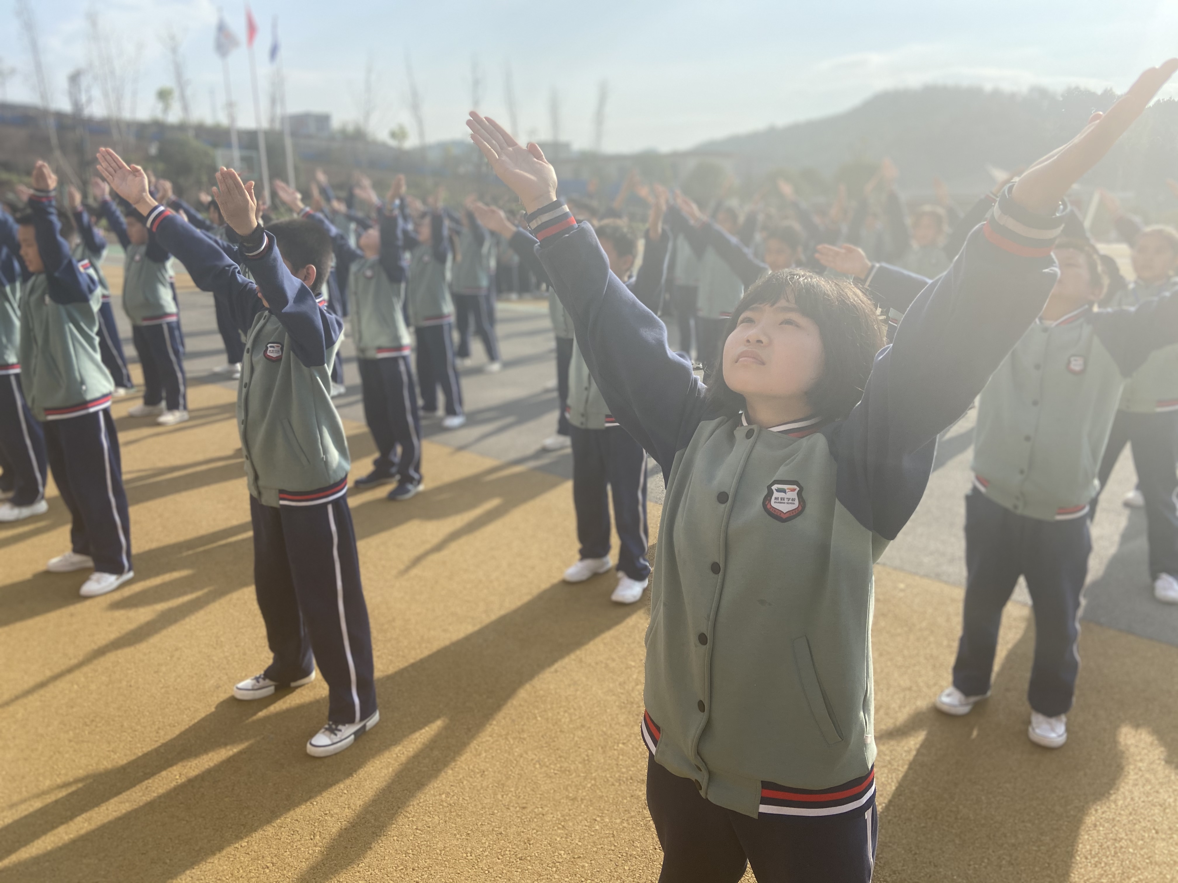 武术操来了展辉少年旭日东升桂阳展辉学校初中部武术操比赛竞显风采