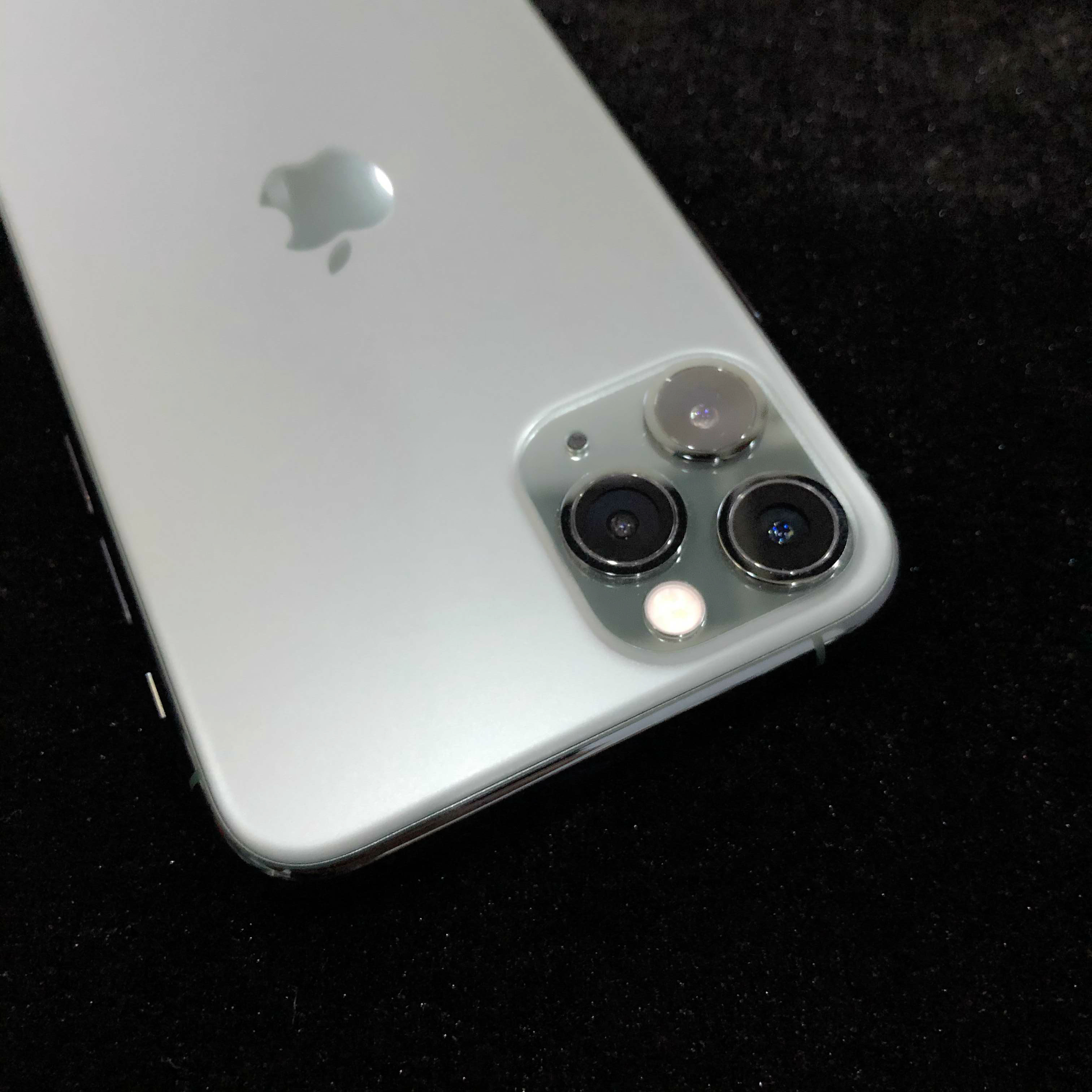 新品超激得【香港版】iPhone 11 Pro 256GB A2217 希少 スマートフォン本体