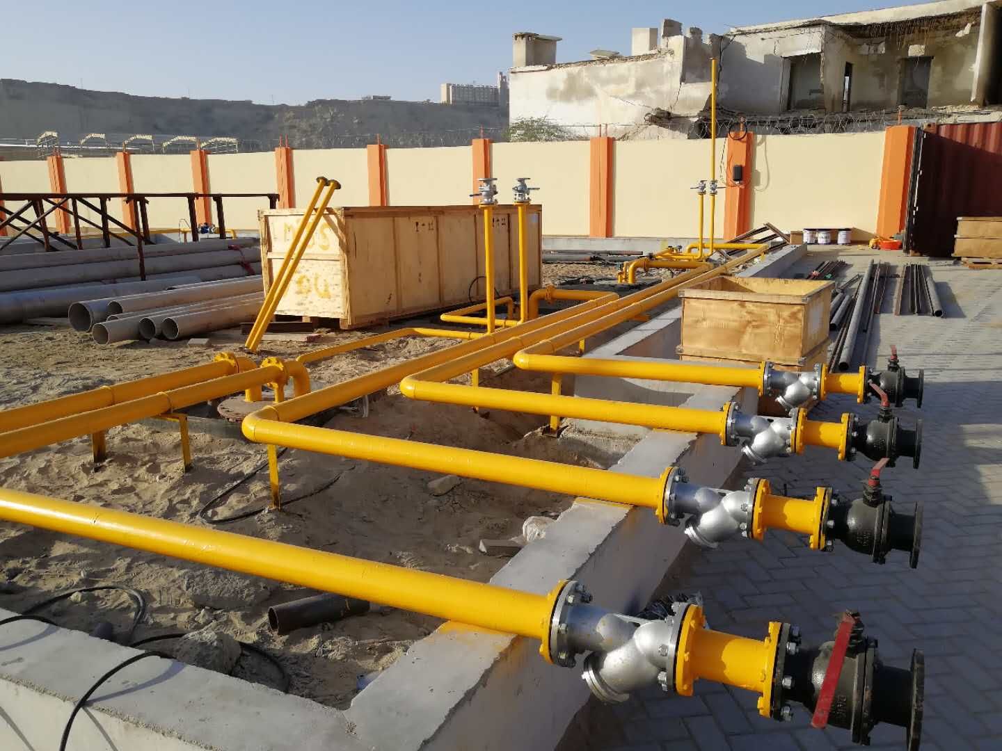 Design and installation of fluid pipelines in the petrochemical