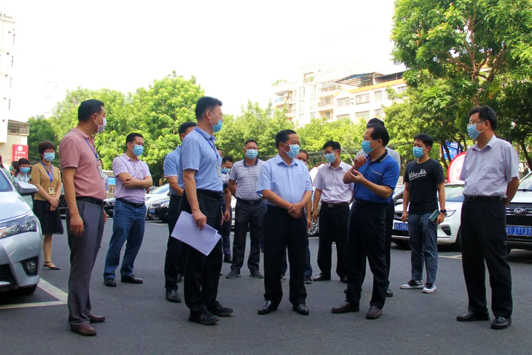 8月18日上午,区委副书记,区长温助民,区委常委,常务副区长赖启忠等区