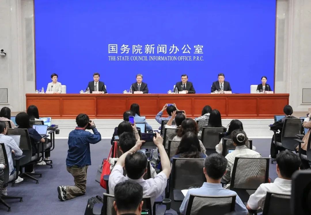 《关于持续推进城市更新行动的意见》新闻发布会
