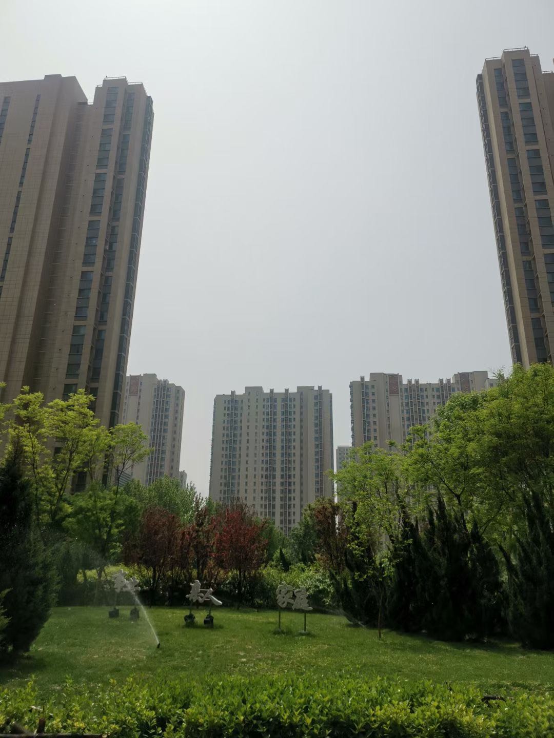 风和日丽五月天,嘉宝物业服务的燕保·常营家园是保障房中心在常营乡