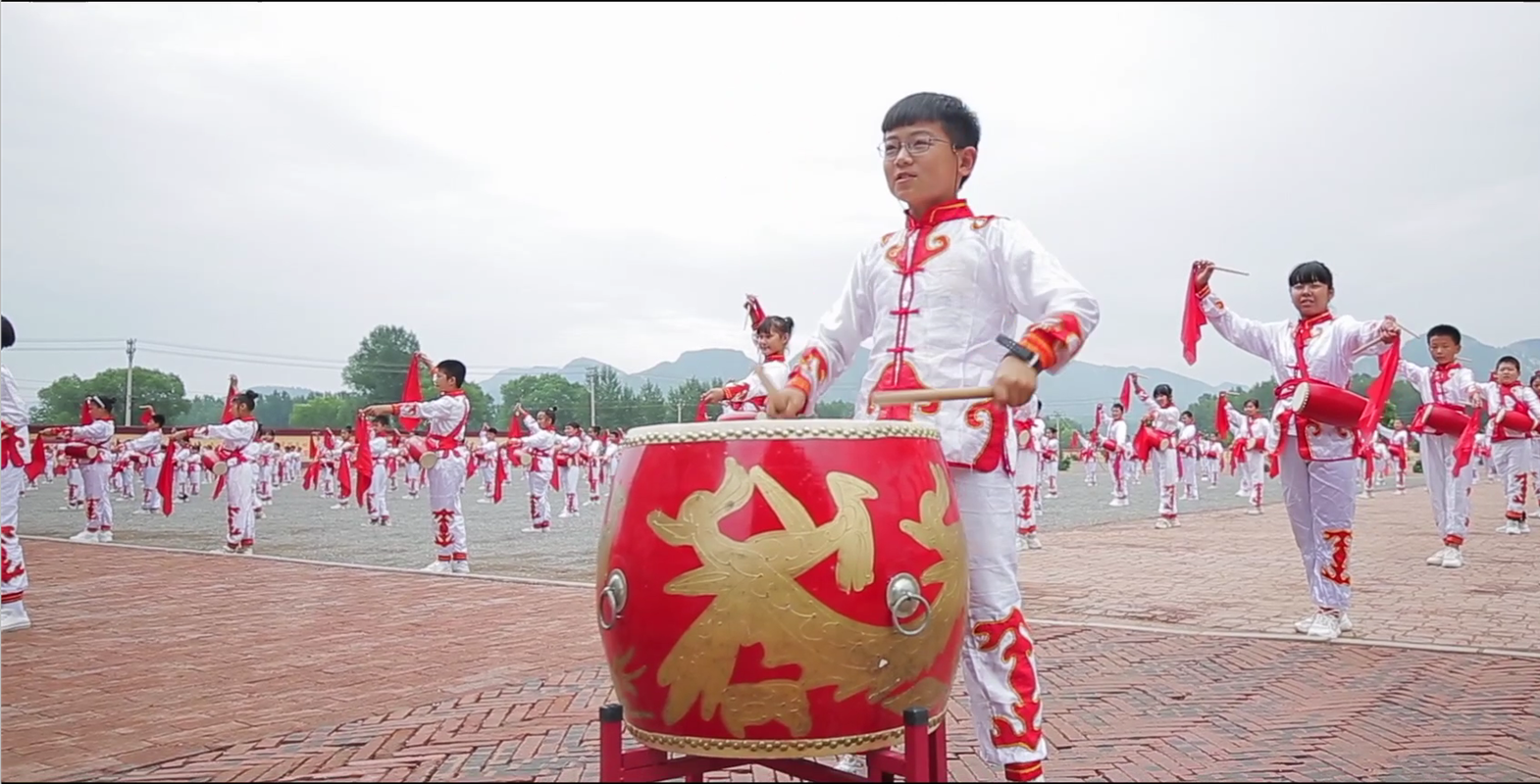 红色游戏压轴，时代律动跳跃！看凌源市三十家子中心小学“花式大课间”