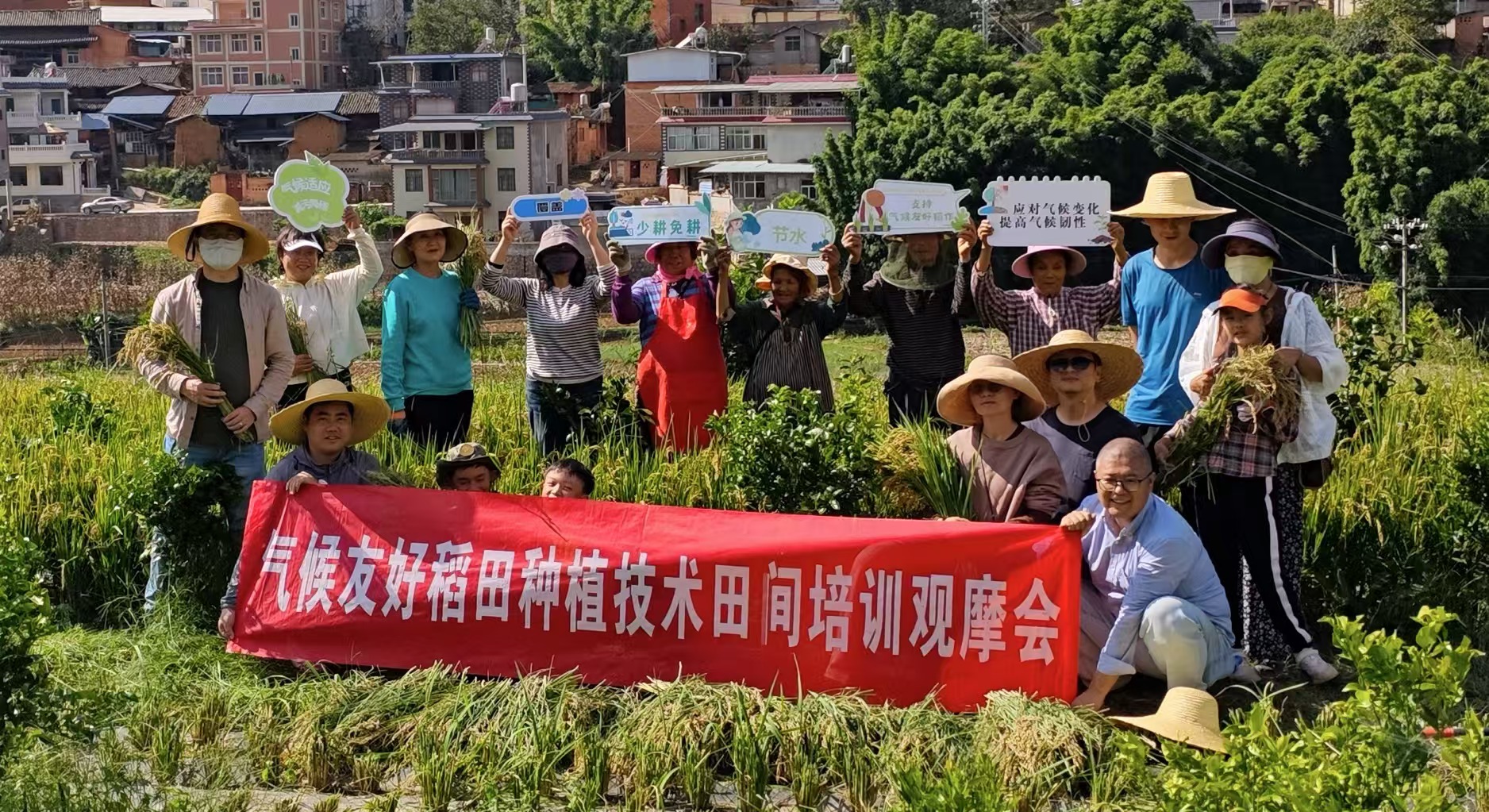 思力中心联合在地自然教育中心在瓦恭社区 开展气候友好稻田收割测产体验活动