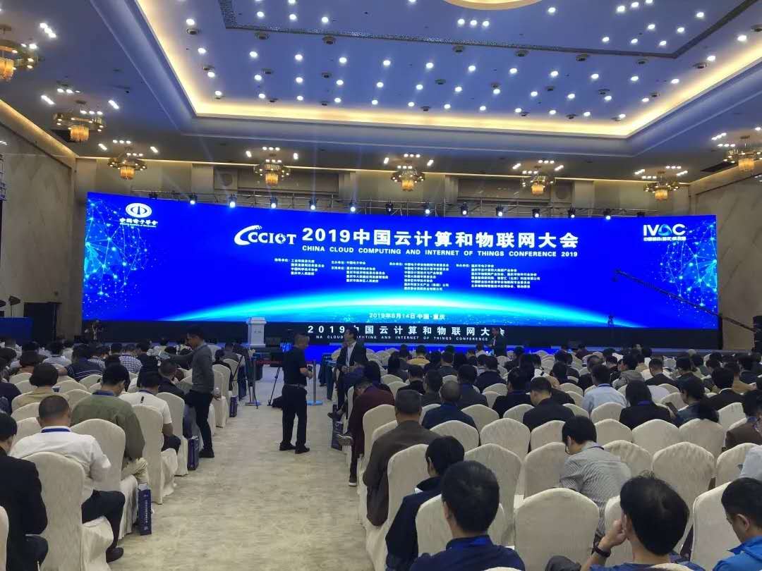 地点：重庆南岸会展中心；参会人员：1300人；技术支持：人工翻译