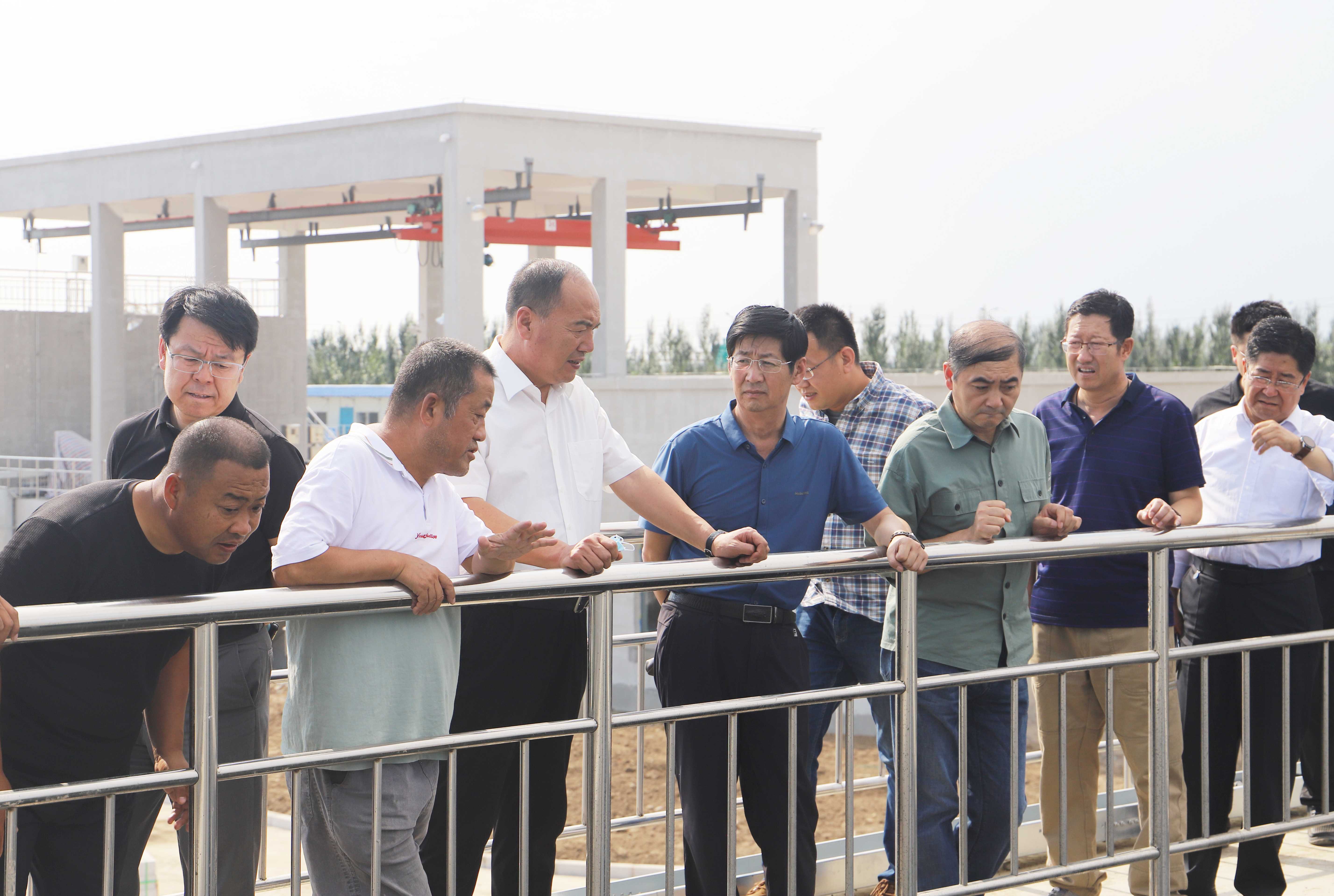 乌兰察布市四子王旗副旗长杨柳带队调研东源投资集团