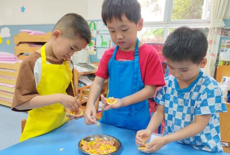 G:/20240529公众号美食课堂照片/20240529公众号美食课堂照片/截图/剥玉米（大三）.jpg剥玉米（大三）
