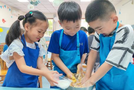 G:/20240529公众号美食课堂照片/20240529公众号美食课堂照片/截图/揉面（大三）.jpg揉面（大三）