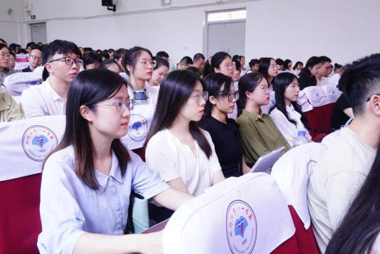 不辱使命 奉献担当-成都七中八一学校