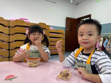 幼儿品尝5