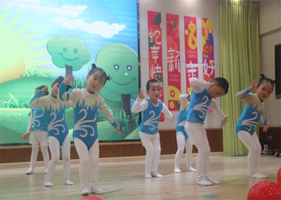 小班体操队《小花朵》 (2)
