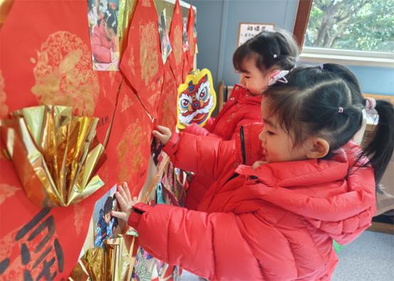 中一班元旦展板制作1