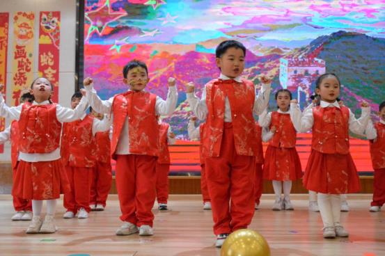小主持大二班《我的国 我的家》