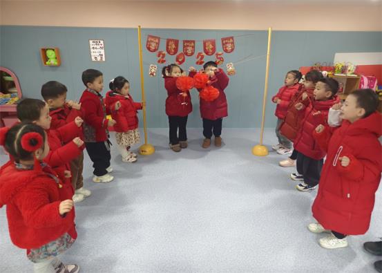 中一班挂灯笼1