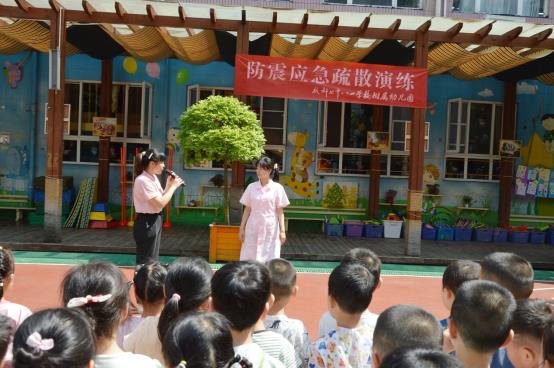 E:\应急演练\防震演练\2025.5.12地震疏散应急演练\照片\公众号照片\汇报.jpg