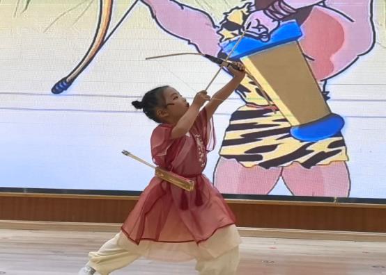 中三班尹煜祺《后羿射日》