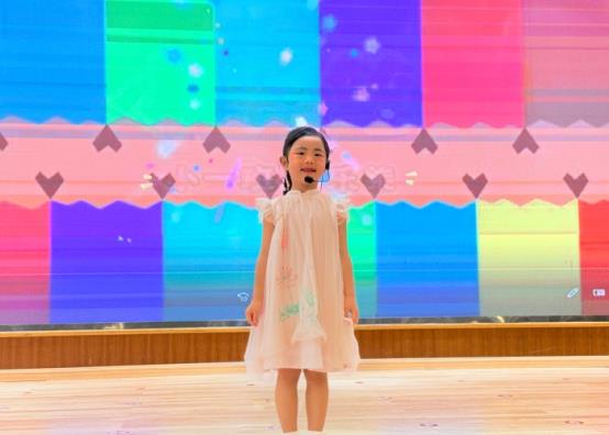 小一班邢乐柒《小彩笔》