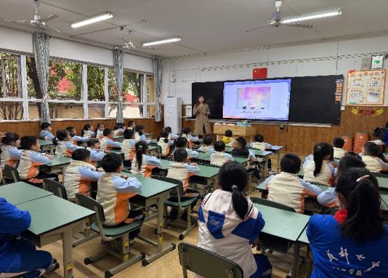 教师讲解远景近景  (3)