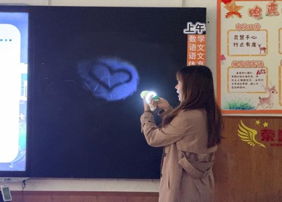 教师讲解远景近景  (4)