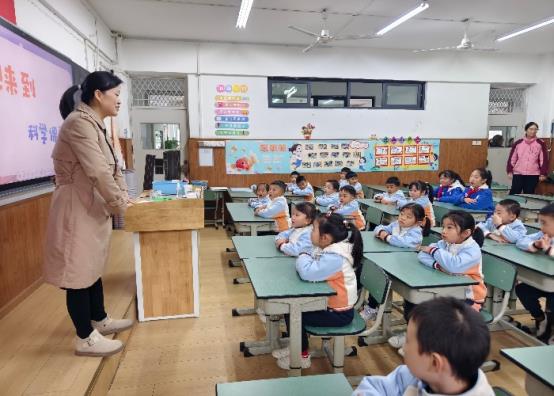 教师讲解远景近景  (2)