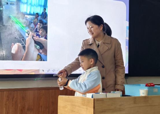 教师讲解远景近景  (1)