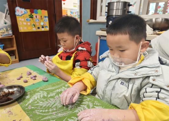 大二班搓汤圆 (2)