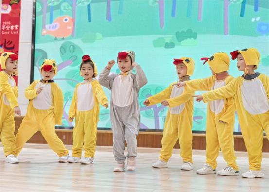 大一班《丑小鸭》  (1)