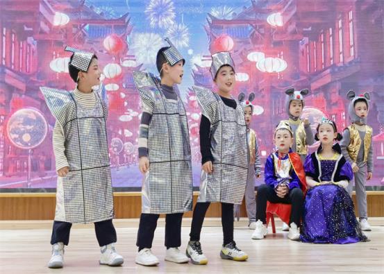 大二班《老鼠嫁女》 (1)