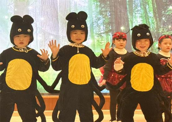 中二班童话剧《小青虫的梦》 (2)