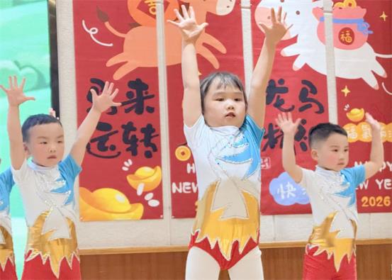 体操中班《好开心呀》 (3)