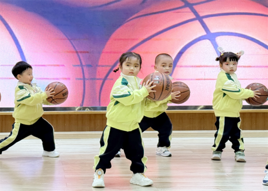 小一班篮球《活力篮球》 (2)