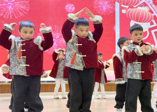 中三班小主持《成语拜大年》 (1)