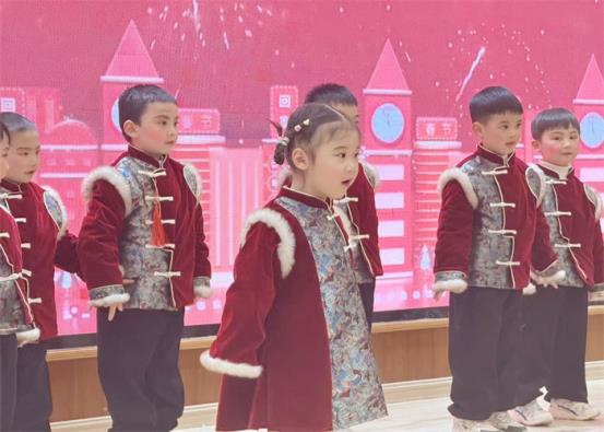 中三班小主持《成语拜大年》 (2)